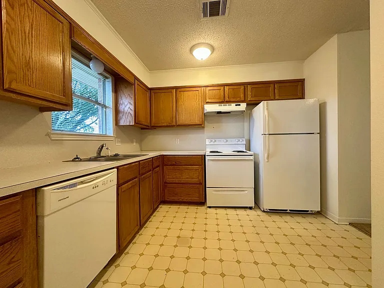 638 Park Place Dr — Photo 9
