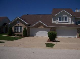 5540 Foxwoods Dr, Oak Lawn, IL 60453