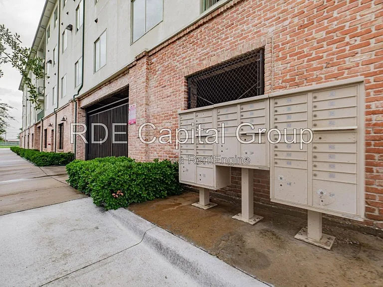 3221 Elihu St #309 — Photo 7