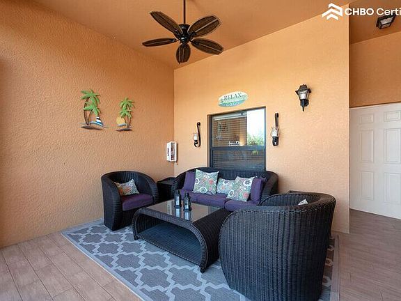 Front Lanai (Facing Front Door)