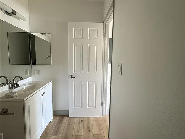 5505 Ackerfield Ave in Long Beach — Photo 18