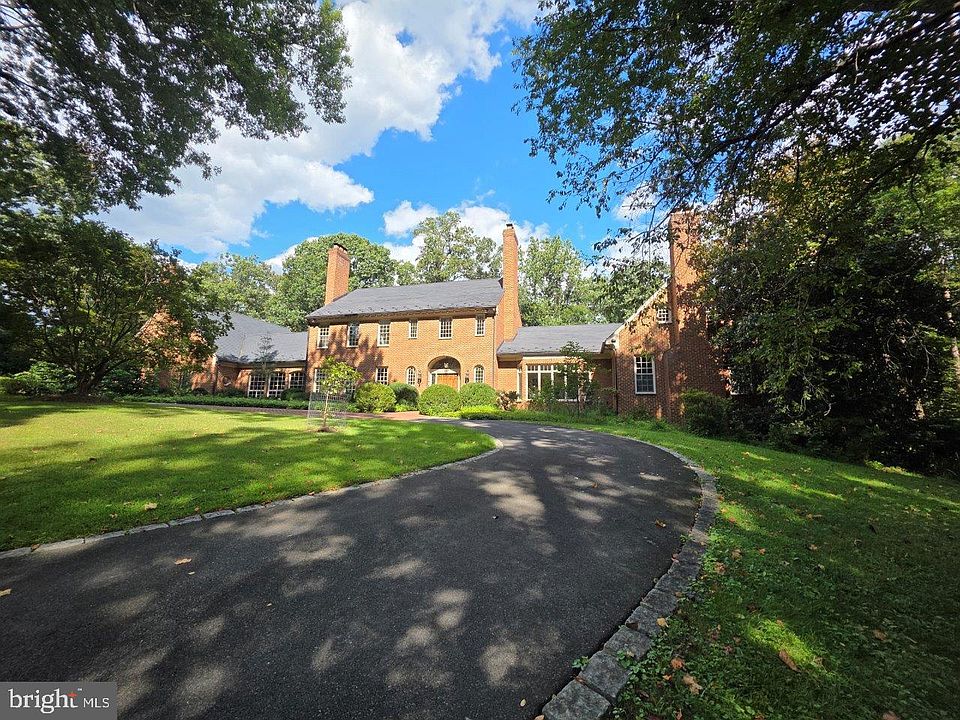 1st image of 19 Piney Glen Ct