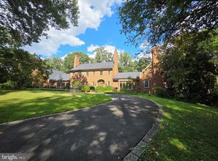 19 Piney Glen Ct, Potomac, MD 20854