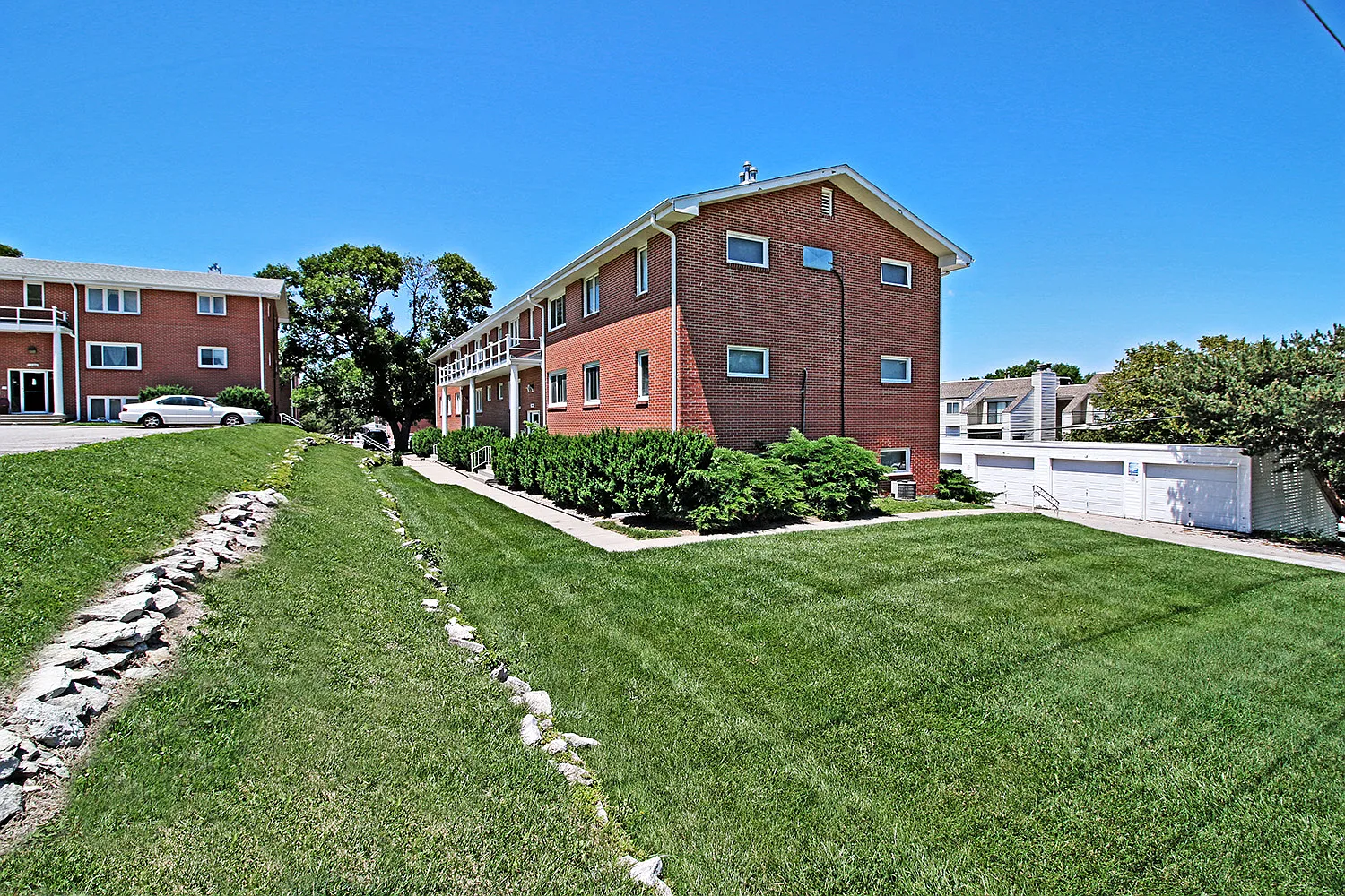 Flats on 75th — Photo 3