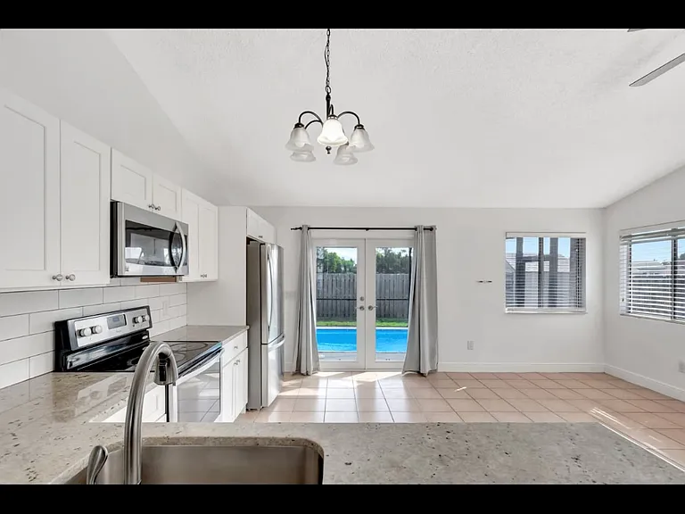 5598 Pebble Brook Ln — Photo 5