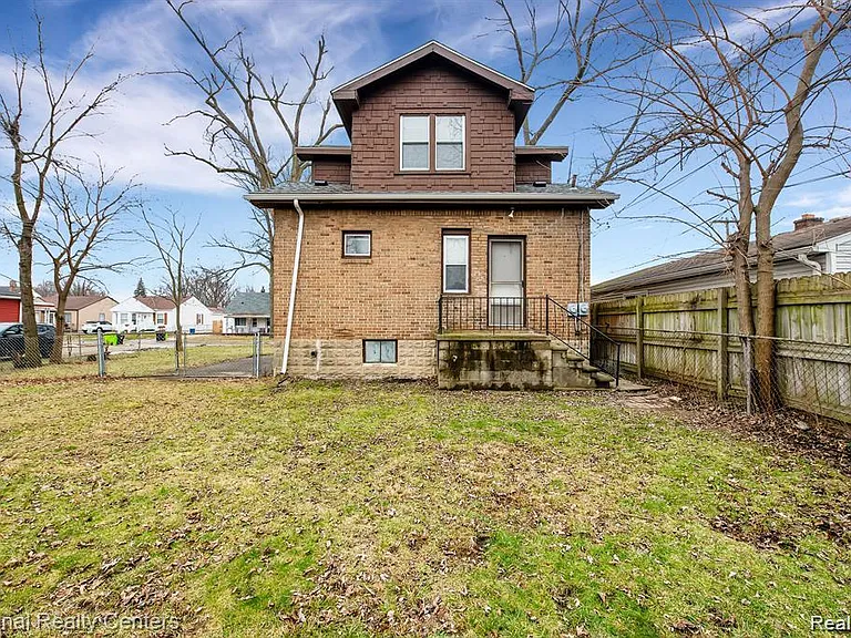 39 E Brockton Ave — Photo 7
