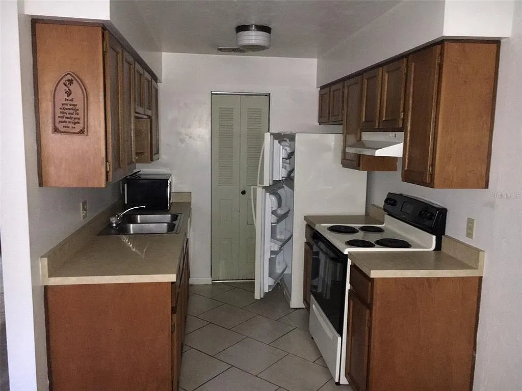2 bed, 1.0 bath, 788 sqft, $1,150 — Photo 2