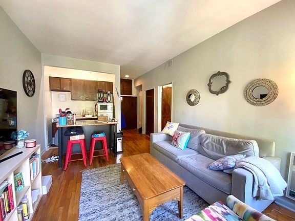 3rd image of 45 W 94th St #3B