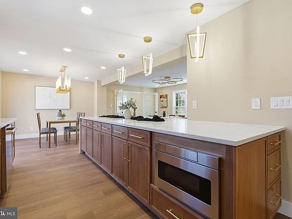 3rd image of 3611 Scheel Dr