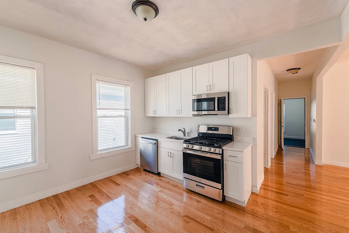 77 Nightingale St — Photo 1