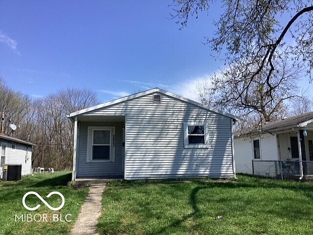 1st image of 2823 N Gladstone Ave