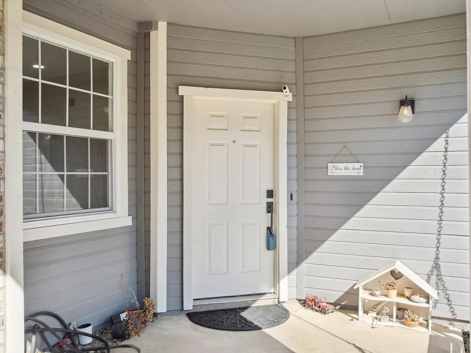 4 bed, 2061 sqft, $3,300 — Photo 3