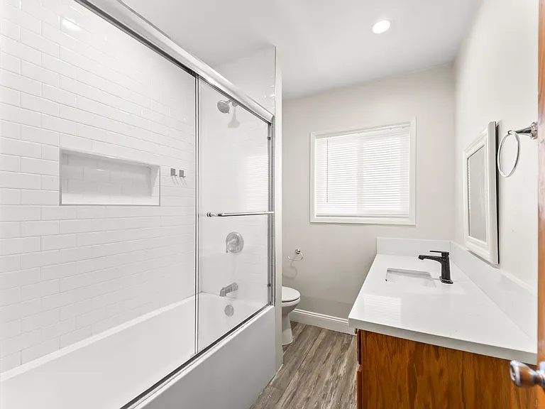 14525 Albers St — Photo 14