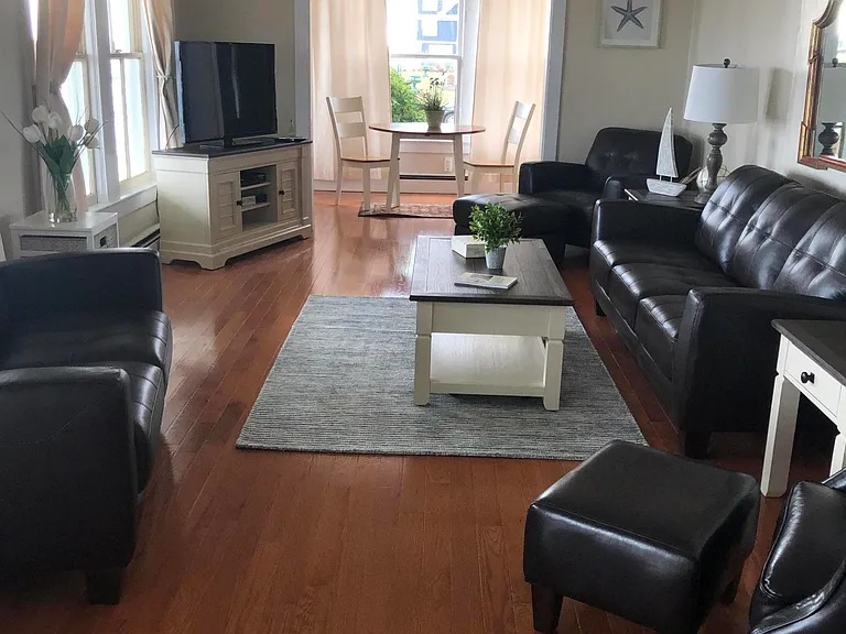 18 Ocean Ave — Photo 6