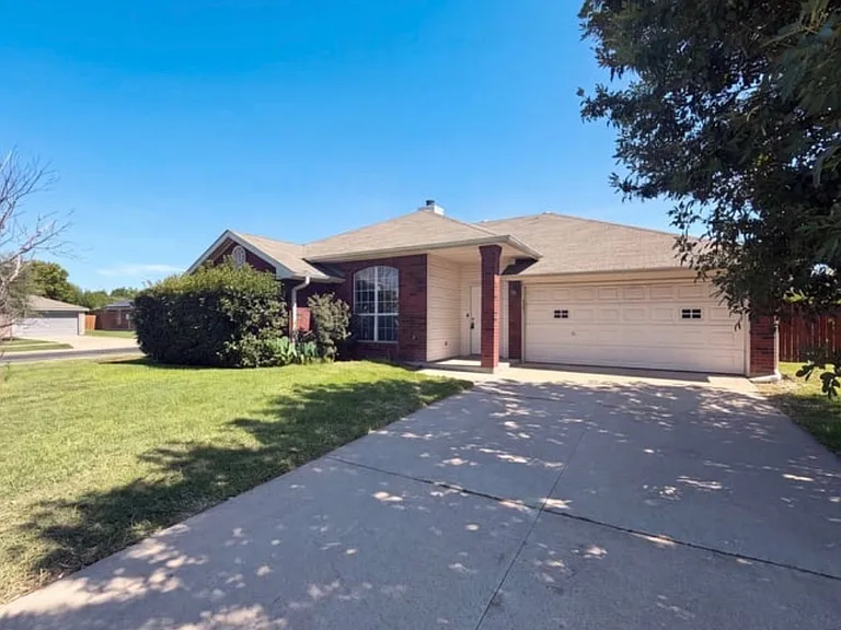 507 Abu Bakar Dr — Photo 2