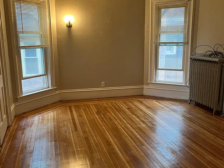 142 Cottage St #2 — Photo 1