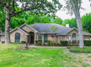 801 Shady Glen Ct, Fort Worth, TX 76120