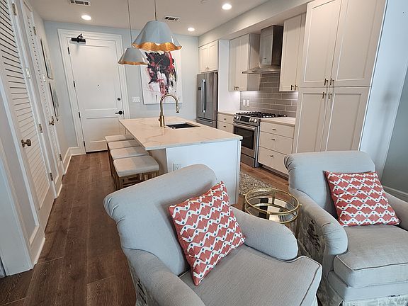 4th image of 5 Gadsdenboro St APT 216