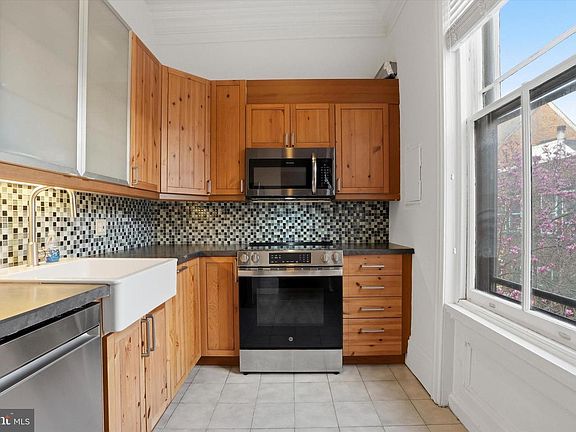 5th image of 1713 Green St APT 5