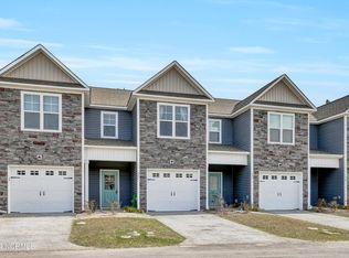 351 S Stingray Ln, Sneads Ferry, NC 28460