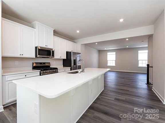 Large island in kitchen