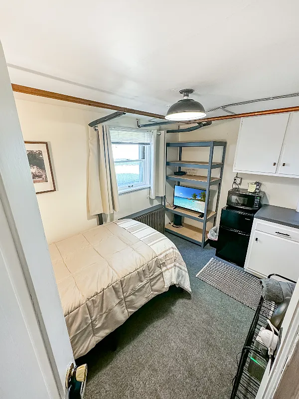 Furnished Monthly Rental - Efficiency Apartment Downtown Hallock — Photo 1