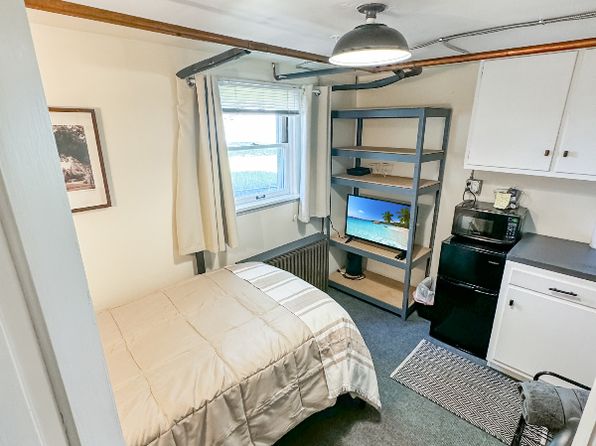 208 2nd St SE #3