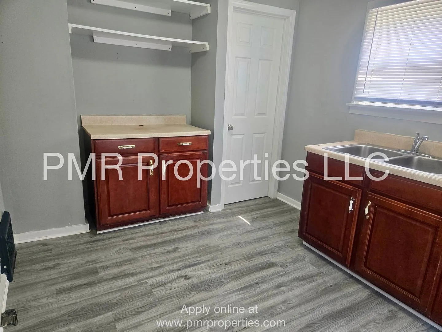 2 Bedrooms / 1 Bathroom House — Photo 2