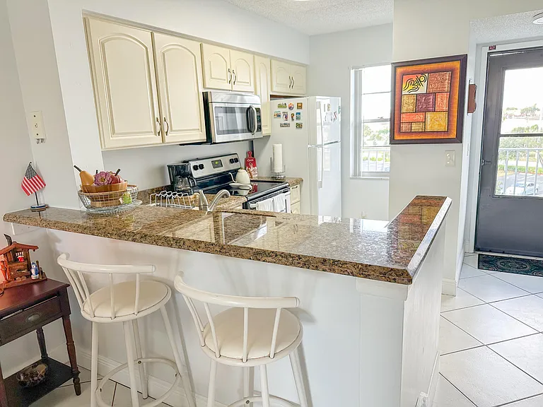 2222 N Cypress Bend Dr #403 — Photo 7