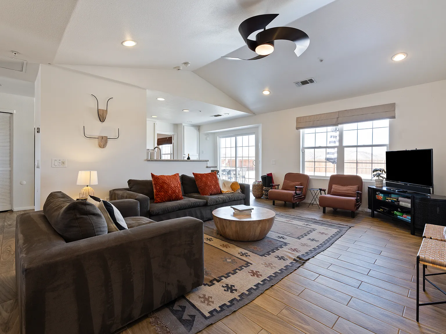 4 bed, 1782 sqft, $5,758 — Photo 3