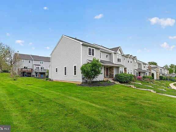 3rd image of 1305 Basswood Grv