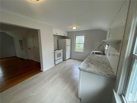 4th image of 45 Argyle Ave