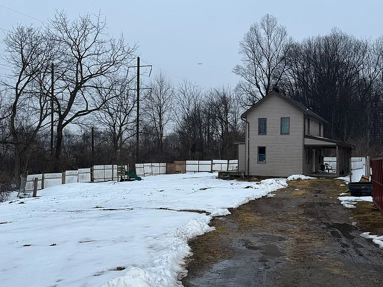 3956 Upper Valley Rd — Photo 1