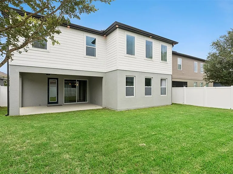 756 Steerview St — Photo 30
