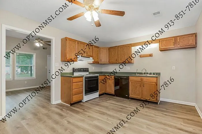 712 Harvey St — Photo 3