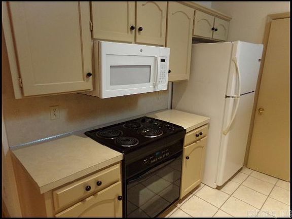 5th image of 14 Woodlore Cir