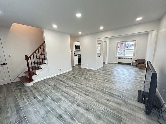 3rd image of 417 Burkhard Ave