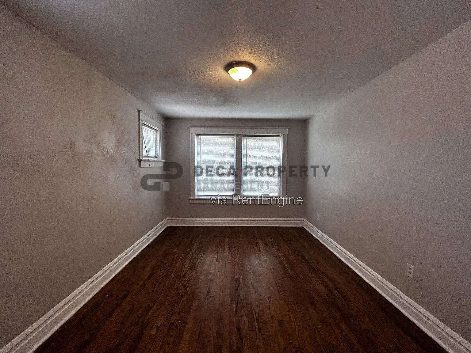 2 bed, 1.0 bath, 1082 sqft, $1,050 — Photo 2