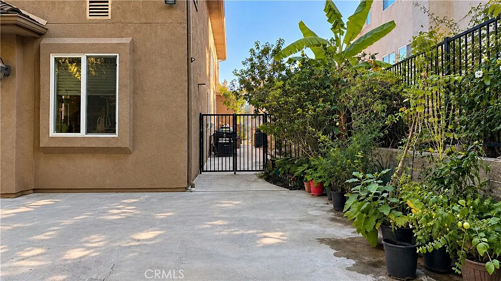 4 bed, 2879 sqft, $6,500 — Photo 3