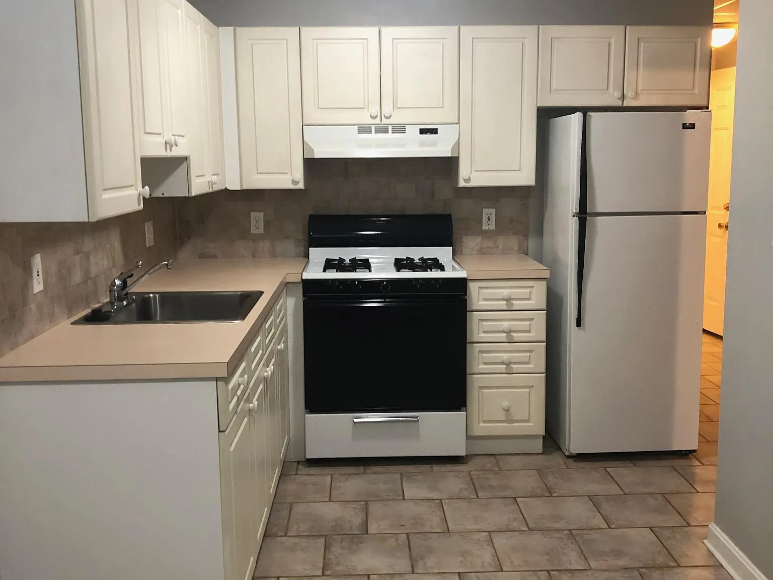 1 bed, 600 sqft, $1,850 — Photo 4