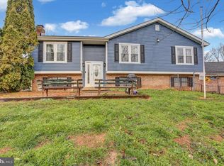 114 Hedgerow Ln, Reading, PA 19606