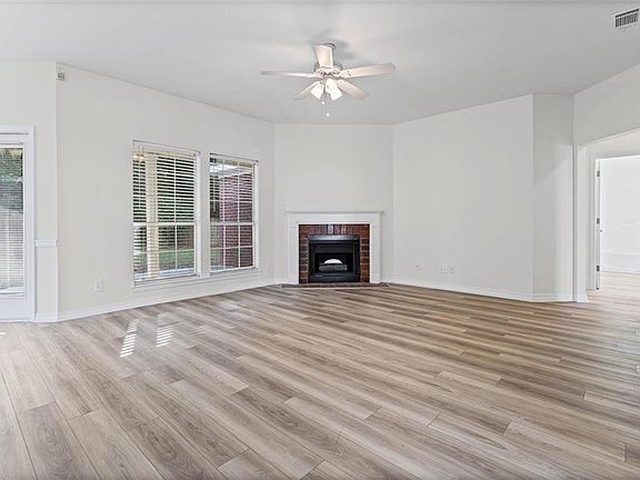 5th image of 28582 Canterbury Rd