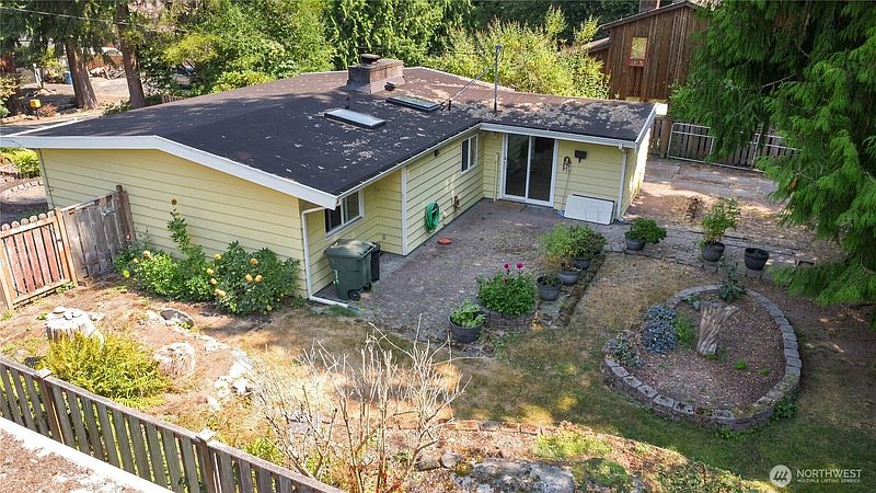 5th image of 8232 184th Street SW