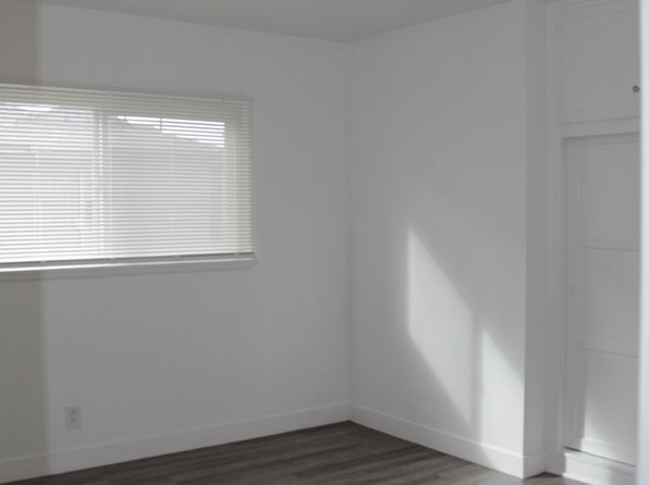 712 W Redondo Beach Blvd #1/2