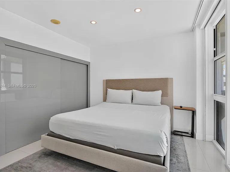 10275 Collins Ave #1521 — Photo 31