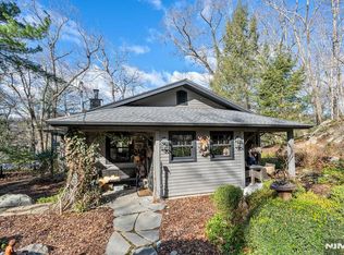 26 Short Rd, Bloomingdale, NJ 07403