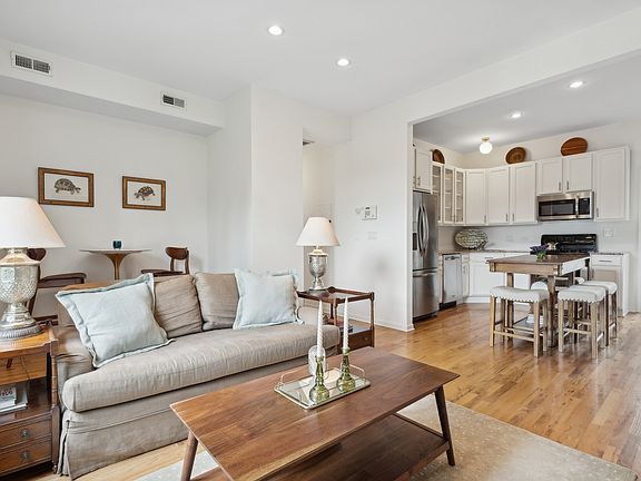 2nd image of 1536 W Cornelia Ave #3