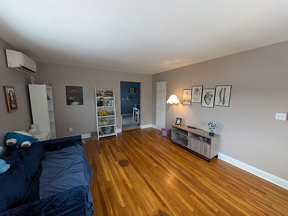2nd image of 4715 Kirby Ave Unit 3
