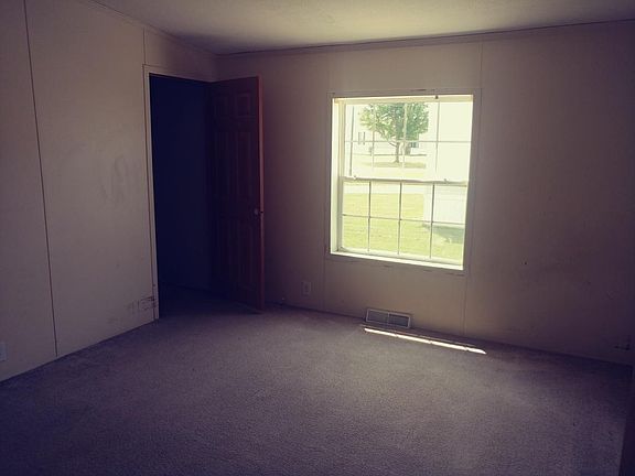 5th image of 442 Saddle Ln