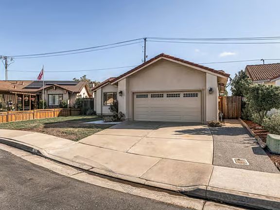 3rd image of 161 Bender Cir